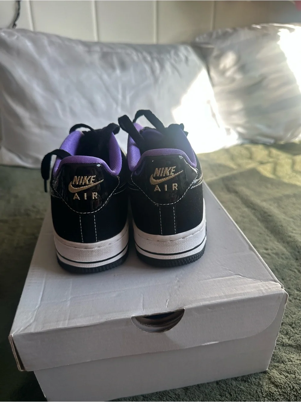 Kids' Black Sneakers with Purple Lining - Classic Low-Top Style